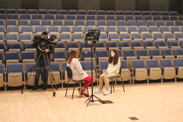 A photo of WMUR News report Kelly O'Brien interviewing an Oyster River Middle School 8th grade student.