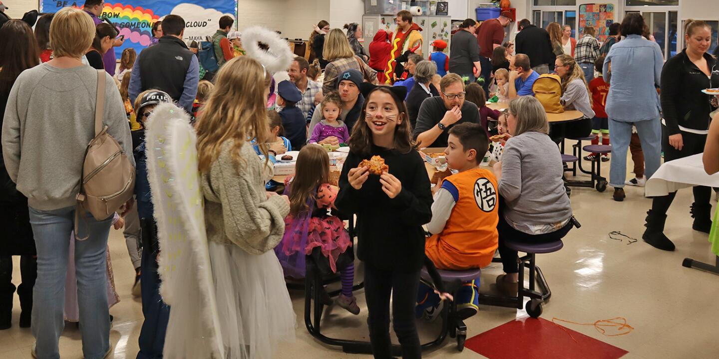 Mast Way families, students, and community members at the 2023 Spooktacular event.